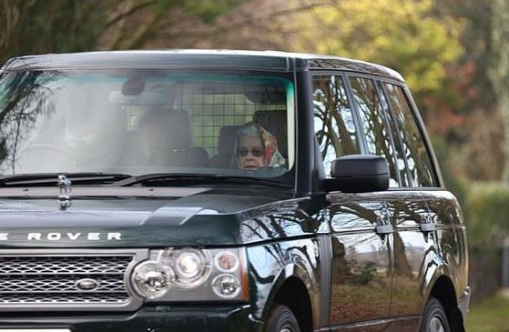 Celebrul Range Rover condus de Regina Elisabeta a fost la vanzare. Care este pretul de pornire al masinii, vechi de peste 19 ani?!