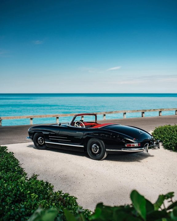 Mercedes-Benz 300SL Roadster – Eleganța eternă pe patru roți