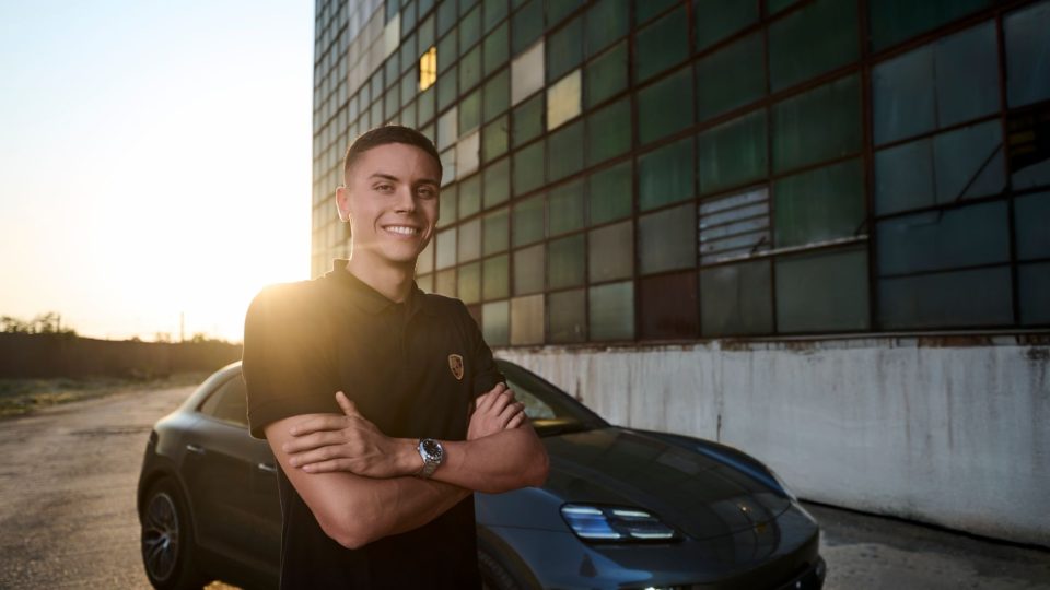 Porsche Romania il numeste pe David Popovici ''Friend of the Brand''