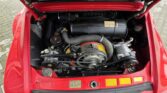 Compartimentul motor al unui Porsche 911 Targa din 1978, arătând unitatea de 3.0 litri boxer răcită cu aer și sistemul de injecție CIS.