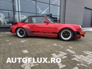 antă clasică Fuchs pe un Porsche 911 Targa din 1978, cu finisaj negru și satinat, arătând și detaliul etrierului de frână.